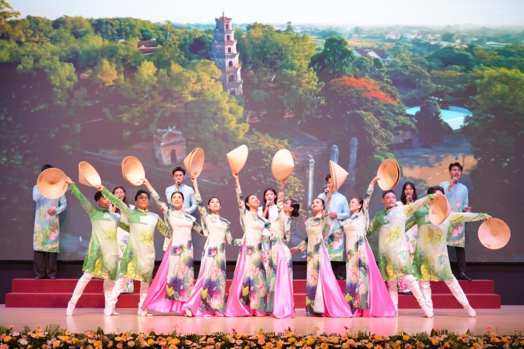 trinh-dien-khai-mac