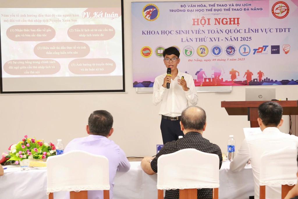 sinh-vien-thuyet-trinh