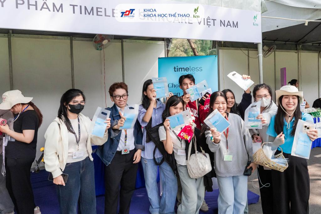 gian-hang-su-kien-Khoa-KHTT