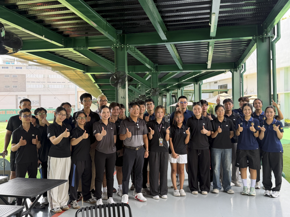 sinh-vien-cn-golf-tham-quan-celadon-4