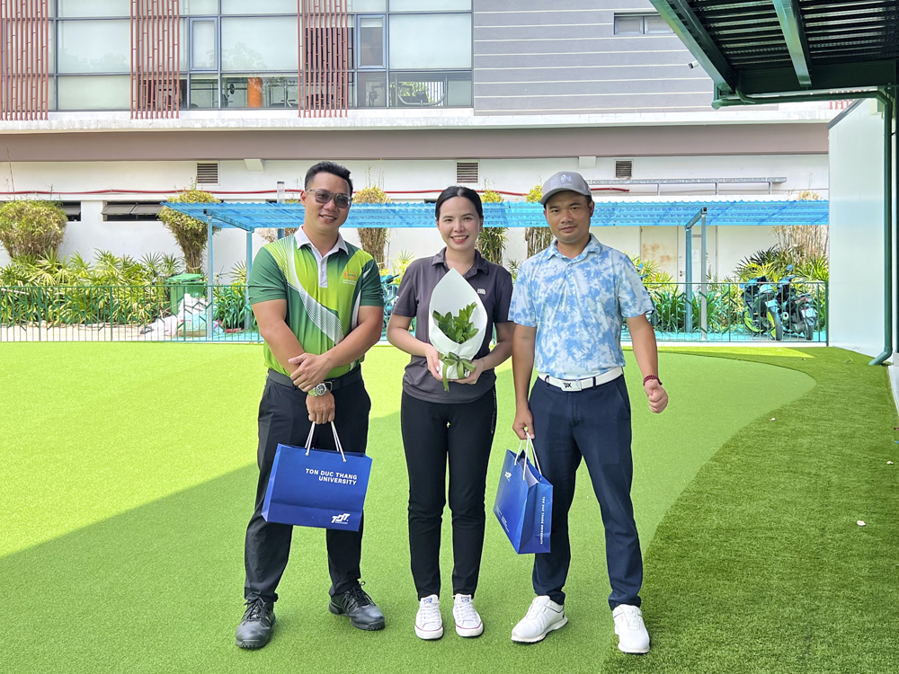 sinh-vien-cn-golf-tham-quan-celadon-5