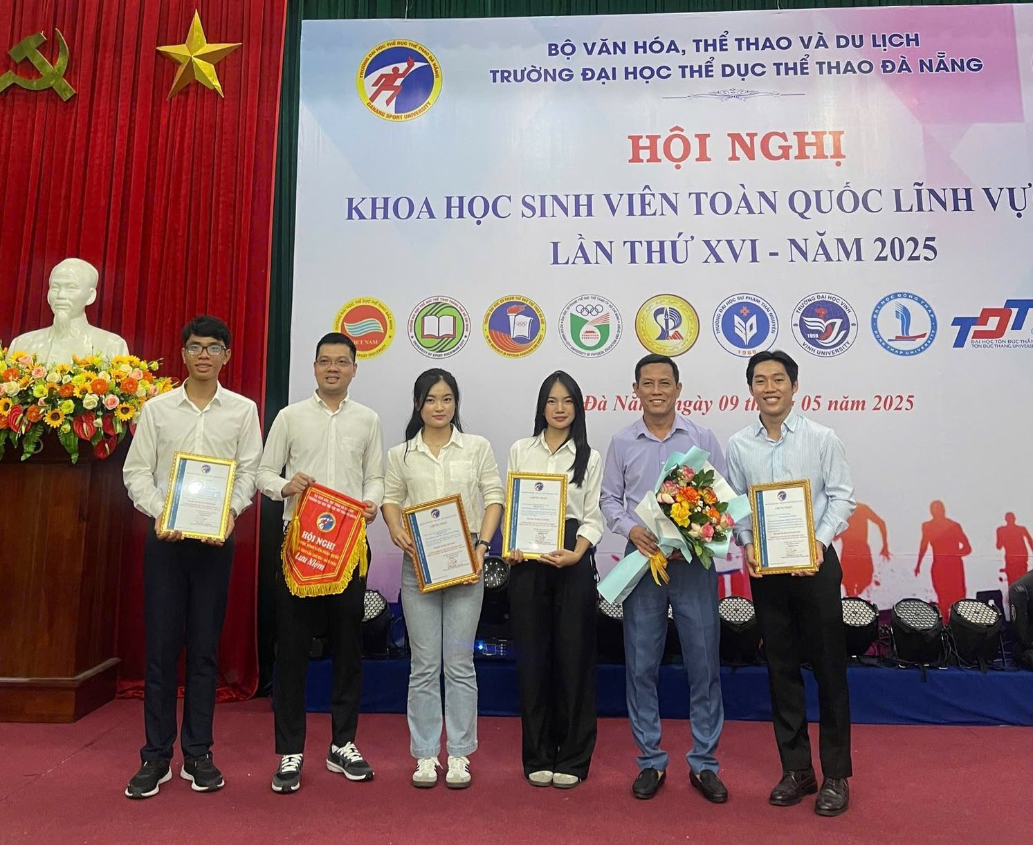 #nckhsinhvien